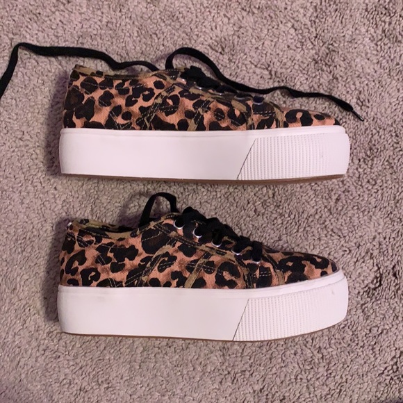 Steve Madden Leopard/Cheetah print platform sneakers - Picture 2 of 5